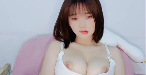 💖 [Uncensored] C罩杯白嫩美乳，清纯短发小妹，肉丝无毛小穴自慰，跳蛋塞入拉扯，厕所尿尿喷射