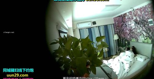 偷拍情侣开房打炮 她就像邻居家的小美女似的 换上连衣裙很仙女，脱下衣服身材真棒